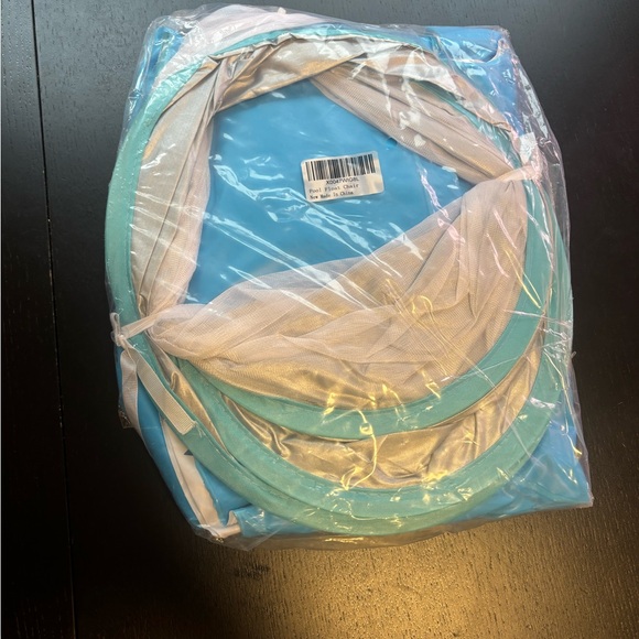 Pool float with canopy and cup holders - Picture 4 of 5